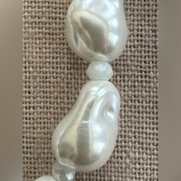 20-1/2 inch White Shell Pearl Baroque bead Necklace NWOT - Picture 6 of 10